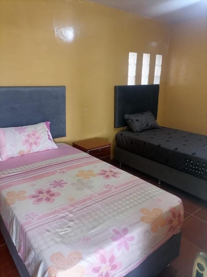 Hospedaje Restaurante El Hombre Puerto Chicama Kültér fotó